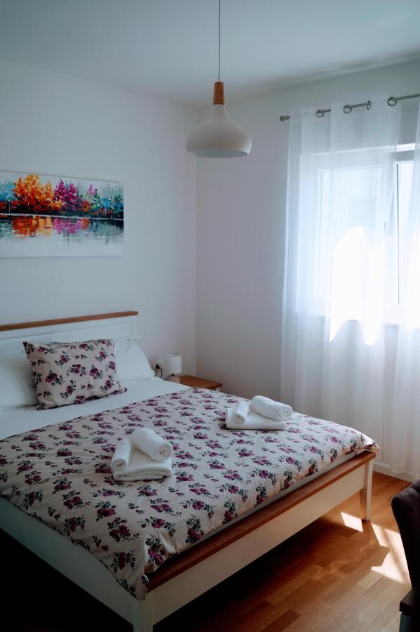 Apartment Ivona With Beautiful Seaview Makarska Exterior foto